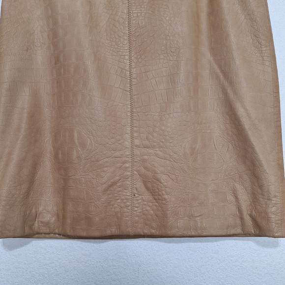 Louis Feraud Camel Quiet Luxury Lamb Leather Back Zip Pencil Skirt Size 4 - Picture 3 of 12